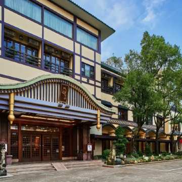 《珠海御溫泉》(任浸泡偏矽酸型溫泉)【荔枝柴燒鵝+非遺古法秘製叉燒宴】【滋補天麻桑拿大扇雞+巴掌大生蠔鮑魚宴】保證入住國際品牌旗下珠海智選假日酒店 珠海溫泉純玩2天團