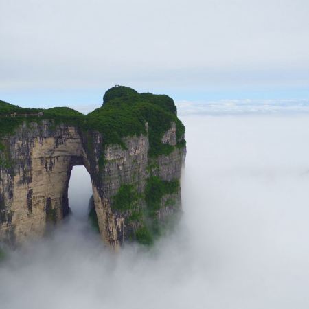 【5鑽】【聖誕限定🎄】張家界、鳳凰古城5天純玩高鐵團 張家界(VIP快捷通道遊覽天門山國家森林公園+天子山+袁家界、無人機航拍、寶峰湖遊船、金鞭溪、七十二奇樓、DIY砂石畫)、鳳凰古城、溫泉酒店♨️