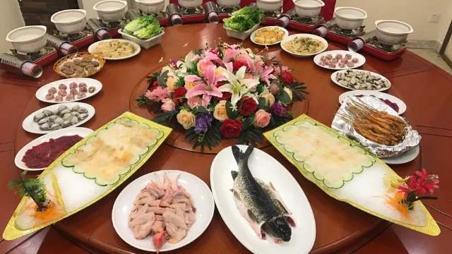 象拔蚌刺身船+毋米粥底火鍋宴