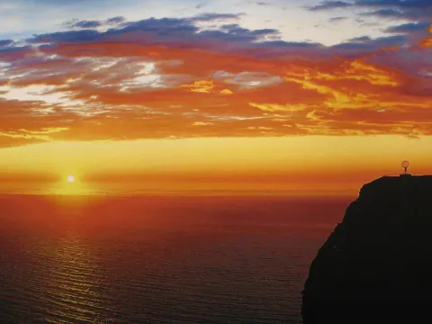 觀賞自然奇觀～《午夜太陽》