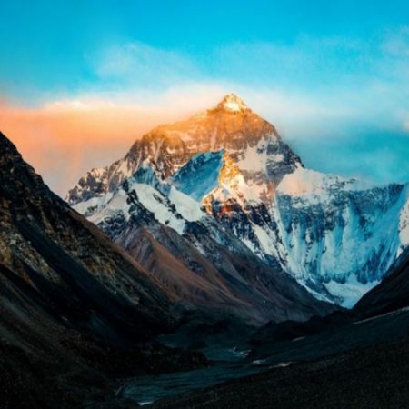 【5鑽】皇牌西藏【香港直航往返(需經停成都)】拉薩、日喀則、定日8天深度遊
前藏(布達拉宮、大昭寺、羅布林卡、藏族生活體驗)、後藏(羊卓雍措、扎什倫布寺)、定日(珠穆朗瑪峰大本營～觀賞珠穆朗瑪峰)