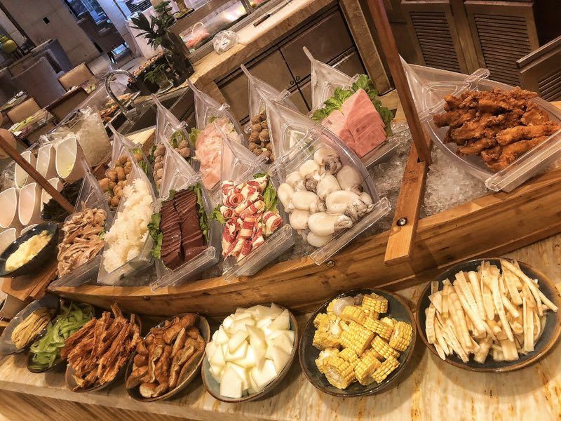 酒店豐富自助晚餐