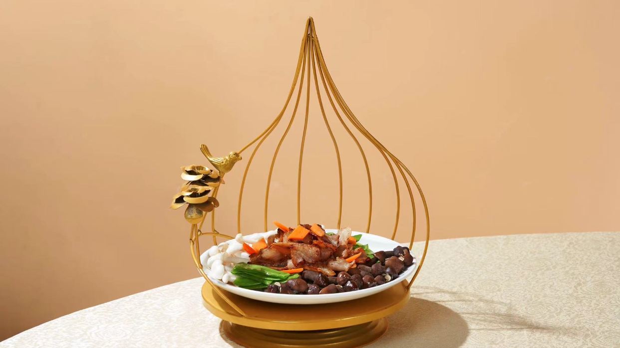 蔥油鬆葉蟹（每席一隻）+（位上）過橋象拔蚌+古法香茅焗脆皮鱔