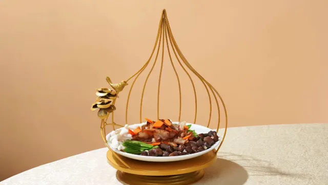 蔥油鬆葉蟹（每席一隻）+（位上）過橋象拔蚌+古法香茅焗脆皮鱔