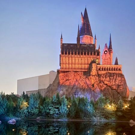 【5鑽】《北京環球影城之旅、漫遊京城世界遺產》5天升級純玩團
故宮、居庸關長城、頤和園、天壇公園、國貿大露台、前門大街、鳥巢入內參觀、什剎海 