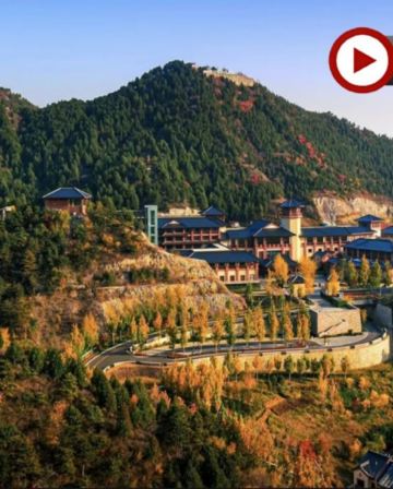 皇城北京‧4大世界遺產5天豪華團《連住2晚海灣半山酒店(包溫泉♨️)+市中心~北京港澳中心瑞士酒店》故宮、慕田峪長城、頤和園、天壇公園、天安門廣場、前門大街、北京坊