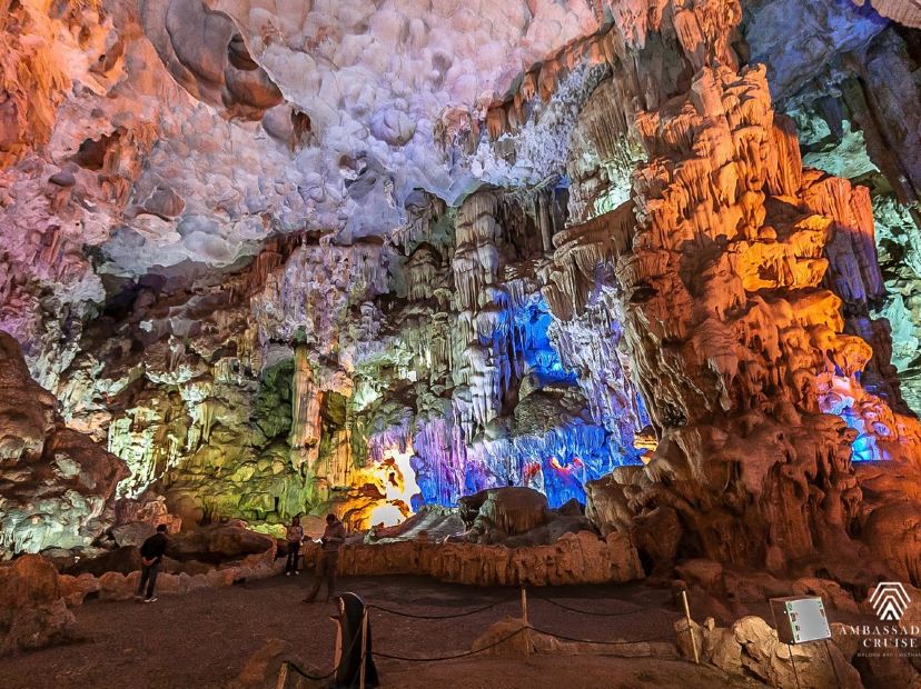 觀賞千年鐘乳石