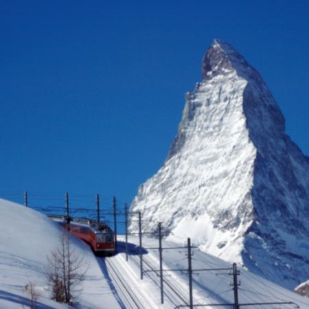 瑞士 山巒冰川深度行10天之旅【全包價】~乘觀光冰河列車/乘船暢遊蕾夢湖享用午餐/乘四輪馬車遊覽、世界自然遺產～阿萊奇冰川、享受瑞士溫泉、詩隆古堡品嚐葡萄酒、無煙環保城～觀賞馬特洪峰、餐食全包無自費