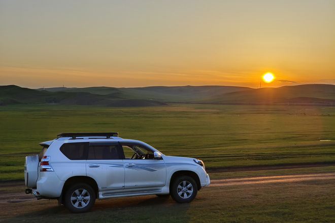 呼倫貝爾草原越野車草原