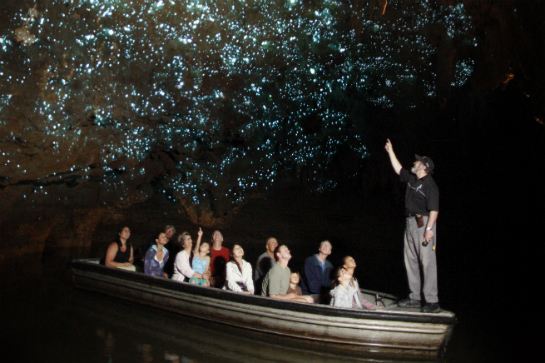 懷托摩鐘乳石洞及螢火蟲洞