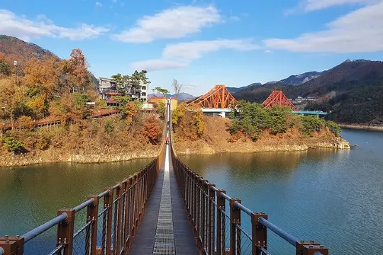堤川玉筍峰吊橋