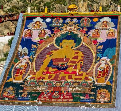 【5鑽】 西藏《一年一度盛大節慶雪頓節》11天升級純玩之旅
拉薩、布達拉宮、大昭寺、羊卓雍措、林芝、巴松措、日喀則、扎什倫布寺、珠穆朗瑪峰大本營~觀賞珠峰、體驗青藏鐵路