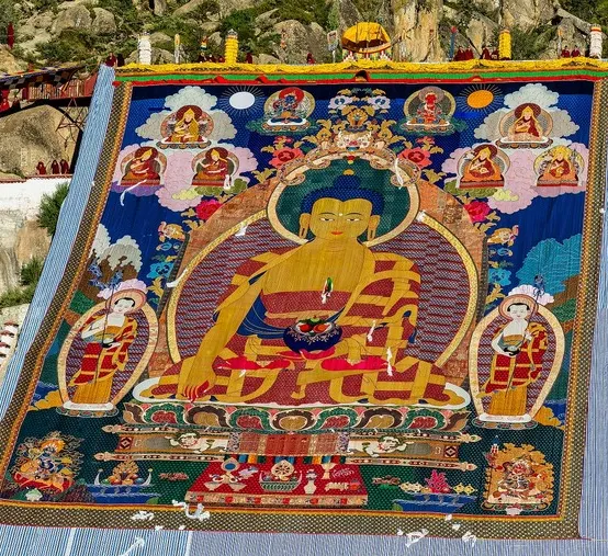 【5鑽】 西藏《一年一度盛大節慶雪頓節》11天升級純玩之旅
拉薩、布達拉宮、大昭寺、羊卓雍措、林芝、巴松措、日喀則、扎什倫布寺、珠穆朗瑪峰大本營~觀賞珠峰、體驗青藏鐵路
