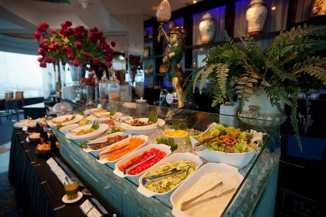ThreeSixty° Revolving Restaurant Skybar 360 度旋轉餐廳自助晚餐