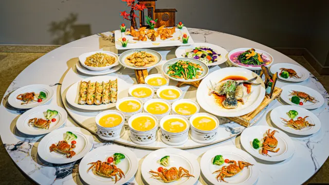 花膠魚肚燴翅蟹(位上)+金秋大閘蟹(每人一隻約4両大閘蟹)