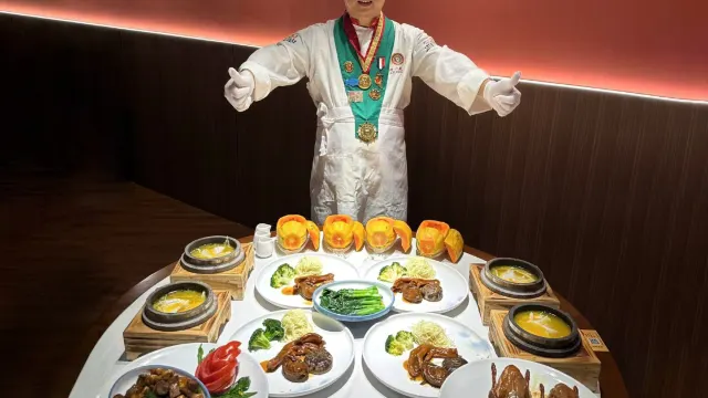 堂做金湯石鍋翅(位上)(足三両翅)+黃金鮑魚扣鵝掌(位上)+木瓜燉雪蛤(位上)