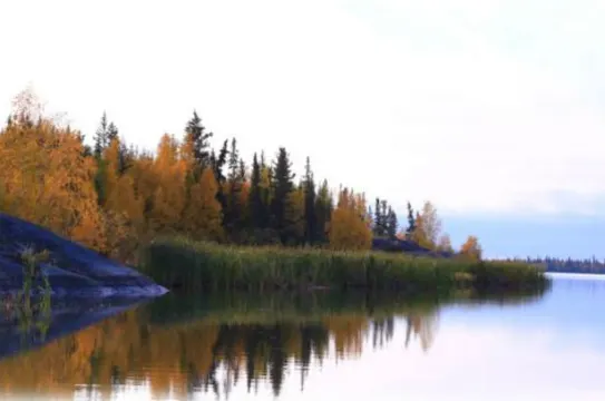 乘船暢遊大奴湖(秋季行程適用)