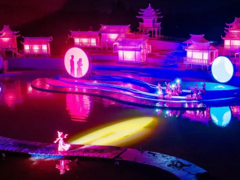 鳳凰樂土·山水麗人