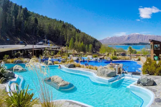 狄卡普湖水療館