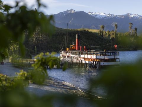 厄恩斯勞號百年蒸汽船