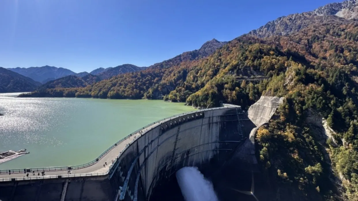 黑部大水壩秋天