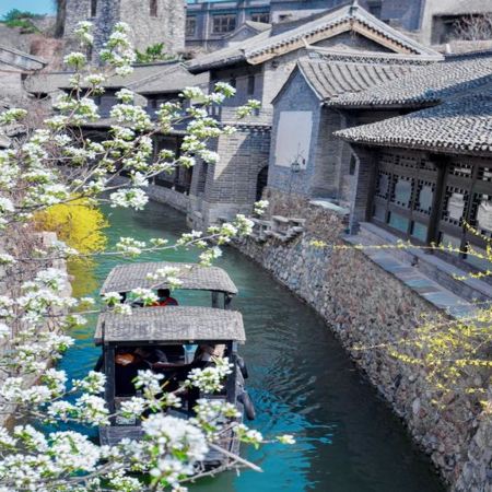 【5鑽】北京四大世界遺產、古北水鎮、溫泉、賞花5天純玩團  古北水鎮(欣賞夜景+水舞秀+無人機孔明燈表演+溫泉)、日遊慕田峪長城、提燈夜遊司馬台長城、元大都海棠花溪、故宮、天壇公園、頤和園