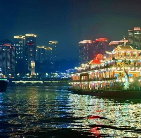 【4鑽】【聖誕限定🎄】魔幻山城重慶·休閒半自遊行5天純玩高鐵團  乘船夜遊兩江～裸眼3D賞魔幻巨作、大型馬戲雜技表演《極限快樂2》、磁器口古鎮、磁器長歌沉浸式體驗館~4D電影、龍門浩老街·下浩里