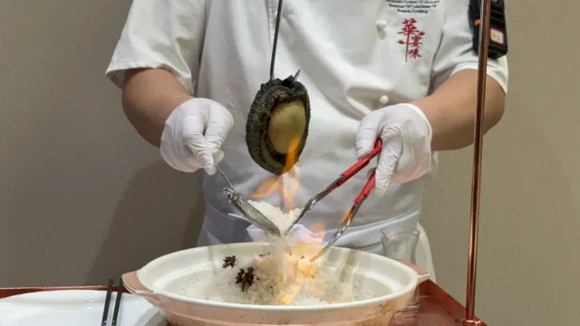 古法荷葉火瞳翅+星廚堂做炭燒黑金鮑