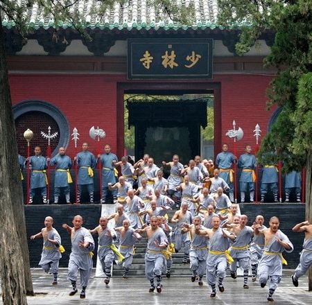 【5鑽】【國泰航空】【皇牌】中原古都 ~河南+西安5天升純團  登封(少林寺、 洛陽(龍門石窟) 、西安(天下第一山~華山(北峰)、秦始皇兵馬俑、小雁塔)【保證安排2+1座位旅遊巴及廣東話導遊】