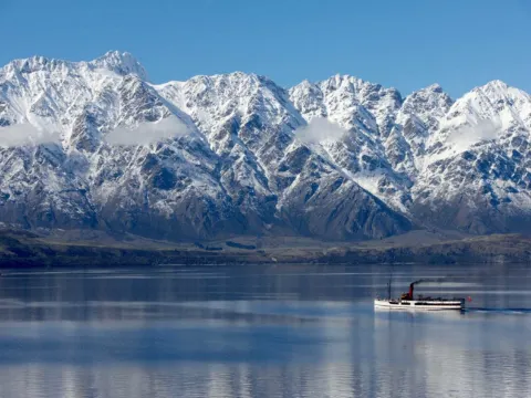 厄恩斯勞號百年蒸汽船