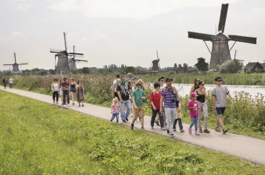 小孩堤防風車群