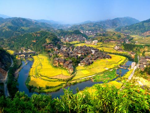 桂林、陽朔、三江升級純玩5天高鐵團  象鼻山、布尼花海梯田加烏瀑布、如意峰、遇龍河～竹筏漂流、桂海晴嵐、仙人山景區、布央茶廠、程陽八寨景區、白面紅瑤族景區、東西巷、逍遙樓、三江月亮街