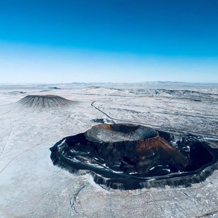 【4鑽】內蒙古(火山+草原+沙漠)6天純玩之旅 烏蘭哈達火山、希拉穆仁草原~穿蒙古服騎馬拍照、響沙灣~騎駱駝、大召寺、伊利健康谷、內蒙古博物院、特色文博下午茶、塞上老街