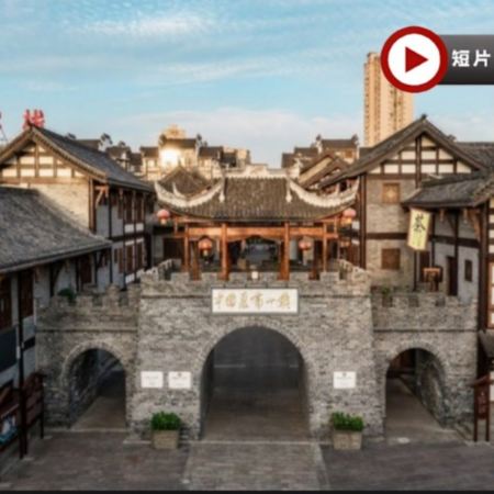 【4鑽】網紅打卡地榮昌、重慶渝城奇景5天純玩高鐵團   體驗重慶輕軌穿樓、重慶動物園熊貓館、夜遊洪崖洞、觀看大型震撼馬戲雜技表演《極限快樂2》、乘船遊萬靈古鎮、榮昌夏布小鎮、親自體驗夏布扎染