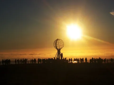 觀賞自然奇觀～《午夜太陽》
