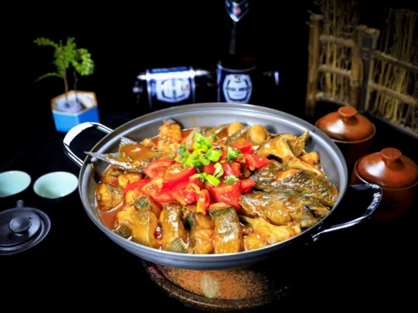 聚友大院園林餐陽朔馳名啤酒魚