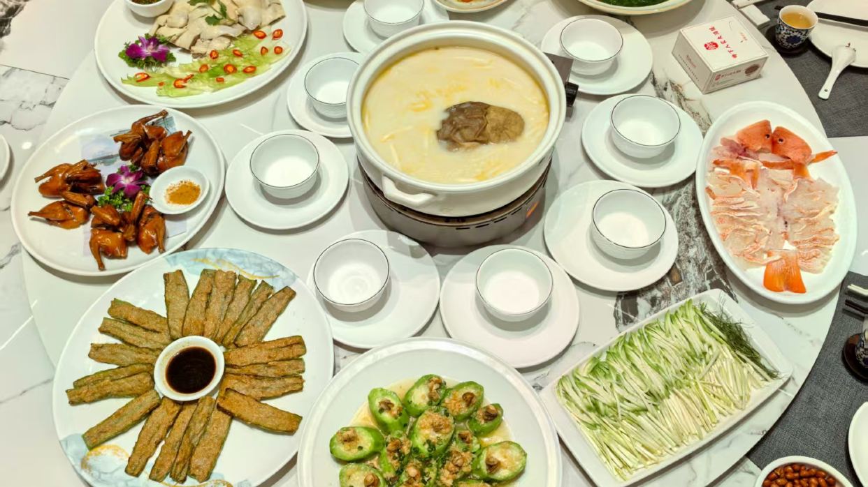 白玉藏珍豬肚包魚翅+過橋東星斑(位上)