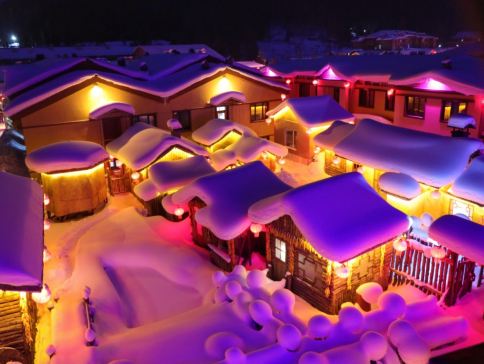 【東北浪漫雪景+溫泉】童話雪世界~雪鄉、關東第一名山~長白山(北坡、溫泉)、馬拉爬犁穿越白樺林、雪地長龍、冰雪十里畫廊雪松奇觀、潑水成冰、伏爾加莊園、冰雪大世界、朝鮮民族村、東北虎林園 8天純玩之旅