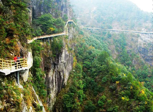 明月山青雲棧道