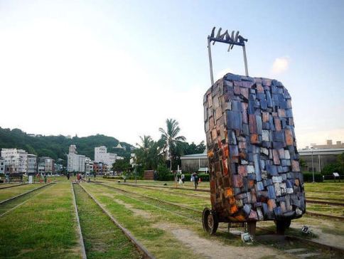 高雄 +台南+台中+台北 5天之旅 哈瑪星鐵道文化園區、月世界地景公園、安平古堡、三井LaLaport 、平溪放天燈、菁桐木造火車站 