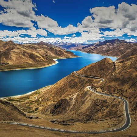 【香港至拉薩往返8天團(需經停成都)】前藏(拉薩、布達拉宮、大昭寺、羅布林卡、藏族生活體驗)、後藏(羊卓雍措、日喀則、扎什倫布寺、卡若拉冰川)、山南(桑耶寺、雍布拉康)