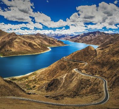 【香港至拉薩往返8天團(需經停成都)】前藏(拉薩、布達拉宮、大昭寺、羅布林卡、藏族生活體驗)、後藏(羊卓雍措、日喀則、扎什倫布寺、卡若拉冰川)、山南(桑耶寺、雍布拉康)