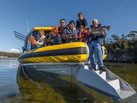 【尊享澳航貴賓室】【🦞Chill住食海鮮】塔斯曼尼亞、墨爾本 擁抱大自然Chill歎佳餚8天之旅 - 「全球十大絕美海灘之一」酒杯灣/1,271米威靈頓山俯瞰荷伯特市景/試食太平洋生蠔(每人六隻) 【尊享澳航貴賓室】【🦞Chill住食海鮮】塔斯曼尼亞、墨爾本 擁抱大自然Chill歎佳餚8天之旅 - 「全球十大絕美海灘之一」酒杯灣/1,271米威靈頓山俯瞰荷伯特市景/試食太平洋生蠔(每人六隻)