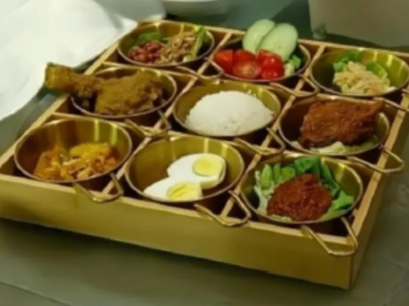 九宮格馬來雞腿椰漿飯 + 經典珍多冰