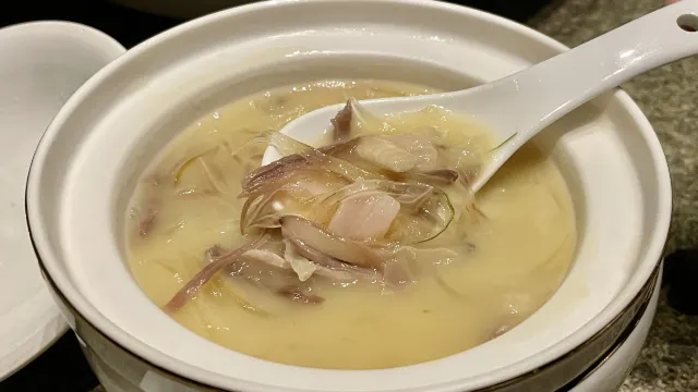 海皇鱼翅花膠拆水鸭羹(位上)