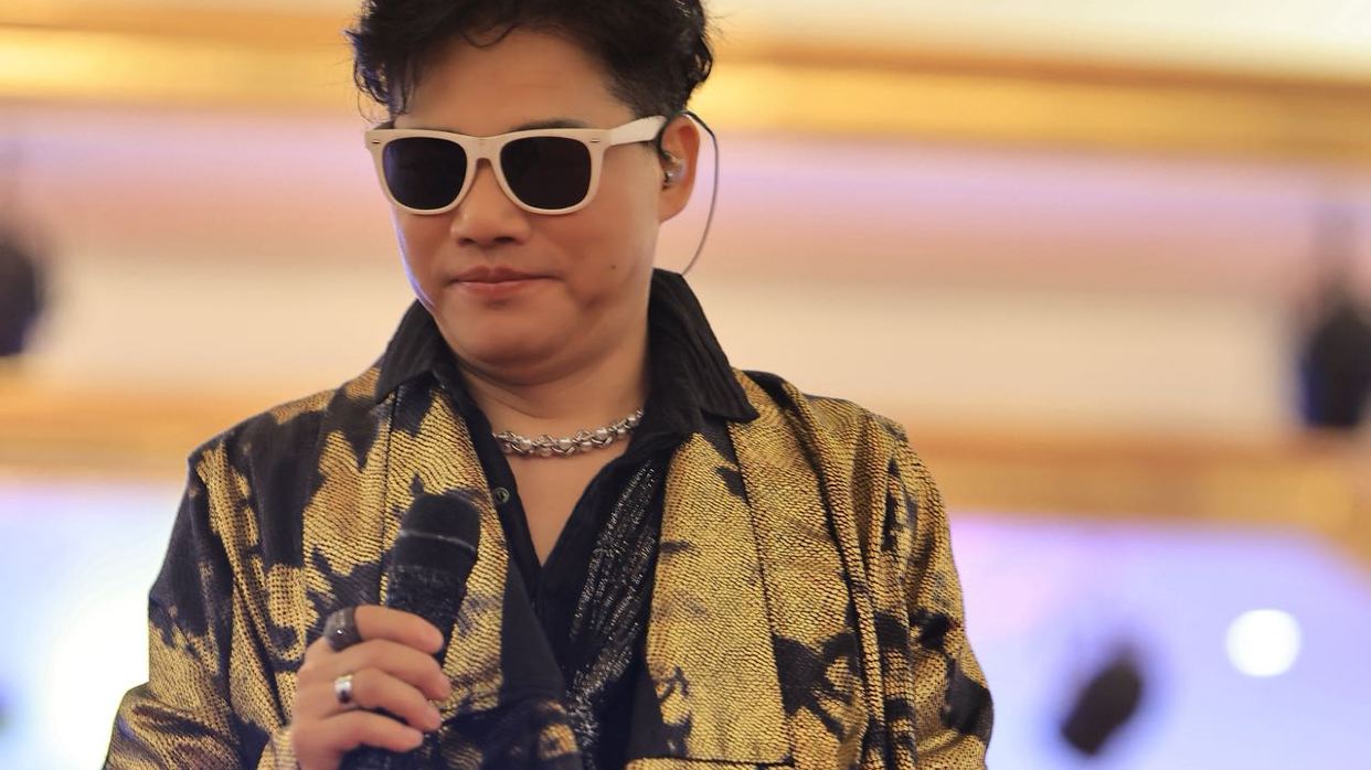 “左倫右李”模仿秀