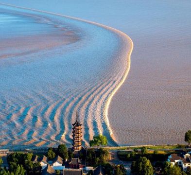 【壯觀天下無🌊賞一年一度錢塘江大潮】7天團 海寧觀潮、🌕沉浸式宮廷中秋盛宴~禾宴、南京(牛首山)、無錫(禪意小鎮~拈花灣)、杭州(西湖)、湖州(南潯古鎮)、嘉善(雲瀾灣溫泉)、上海