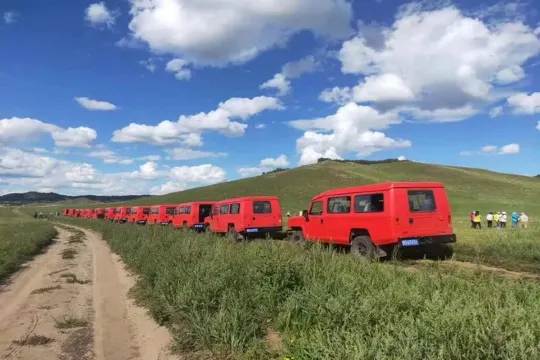 烏蘭布統越野車