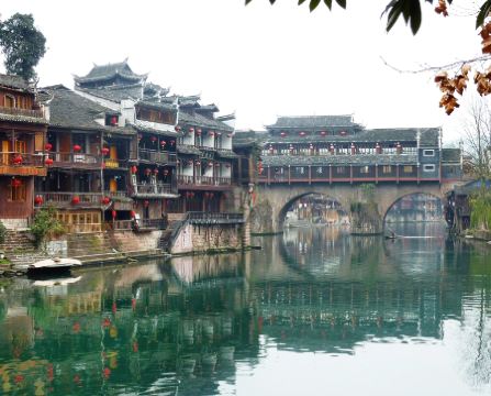 【🐰復活節限定🐣】 張家界、鳳凰古城5天純玩高鐵團 張家界(天子山、袁家界、天門山、天門洞、百龍電梯、無人機航拍、金鞭溪、土家民俗攏宴)、鳳凰古城(沱江泛舟、古城夜遊)