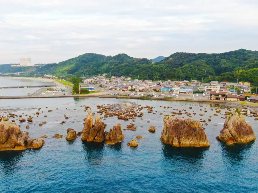 橋杭岩